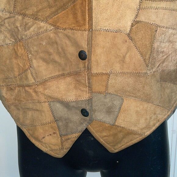 Vtg 70s tan suede patchwork snap up vest - Picture 3 of 10